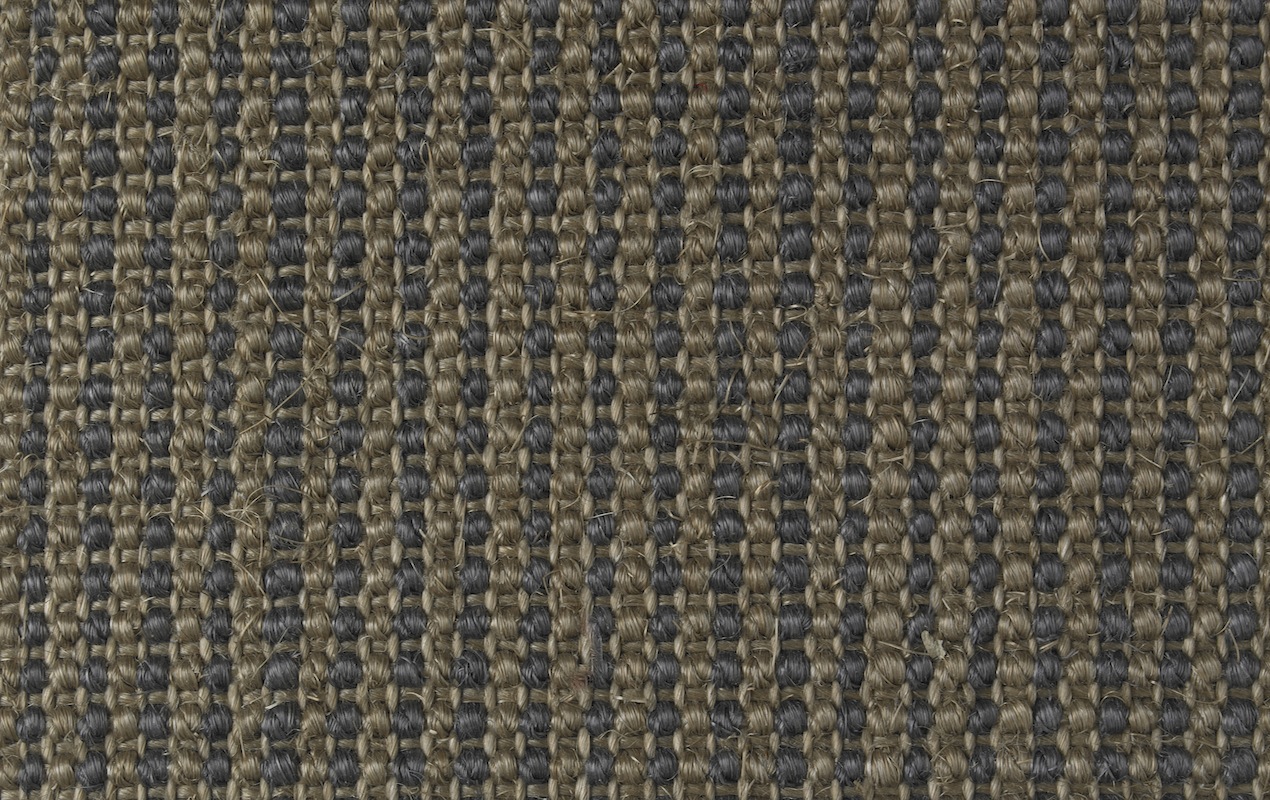 1047