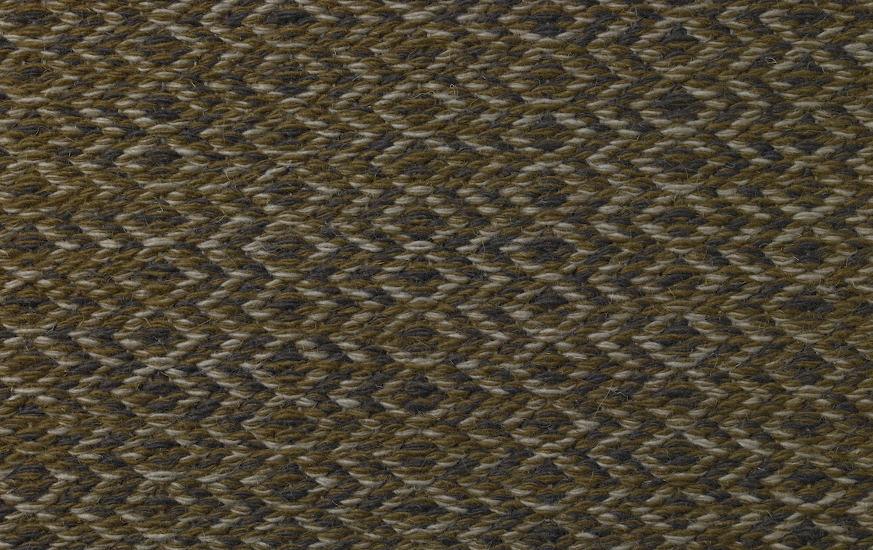 690